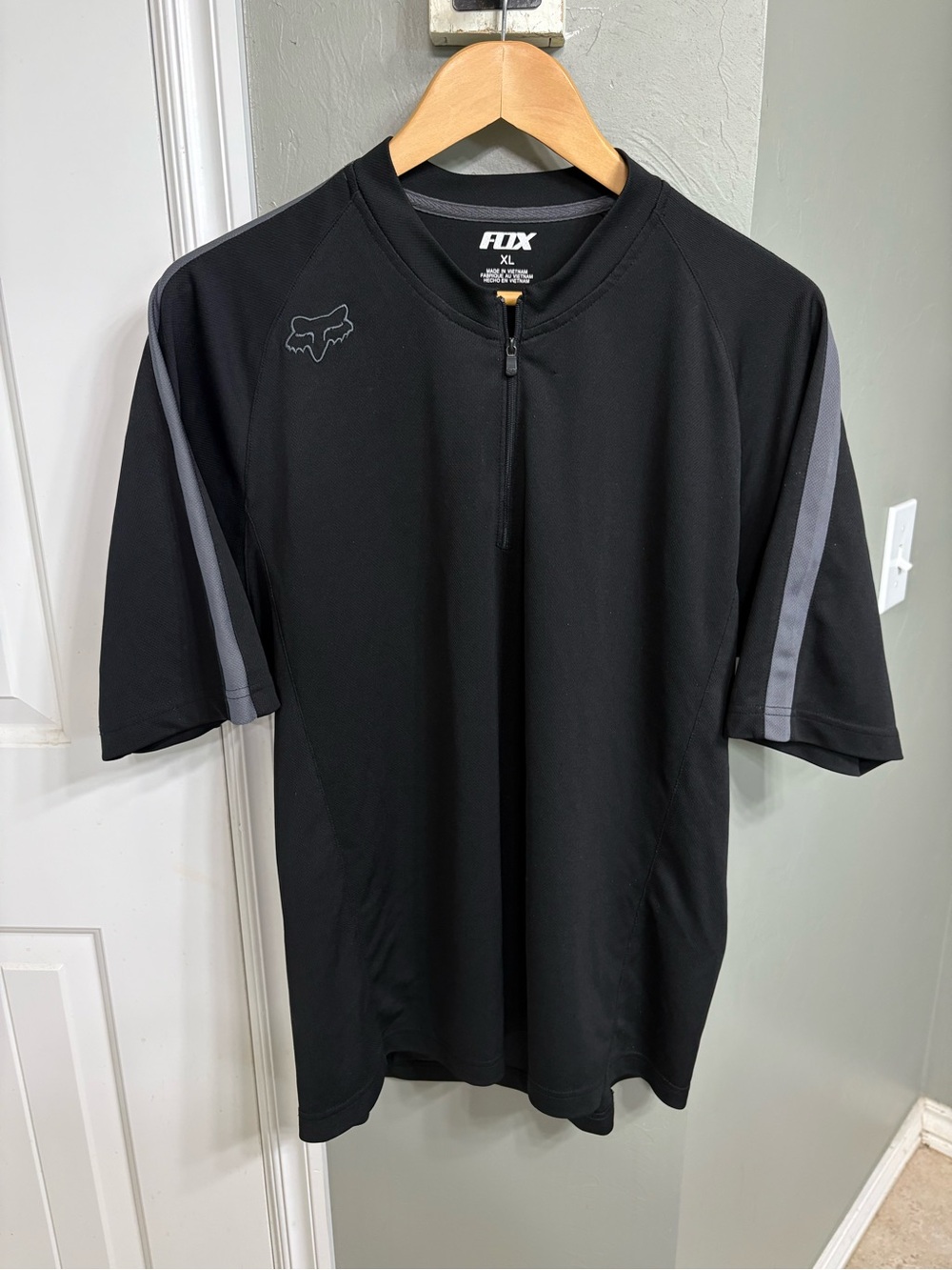 Fox Black Short-Sleeve Cycling Jersey with Gray Sleeve Stripes